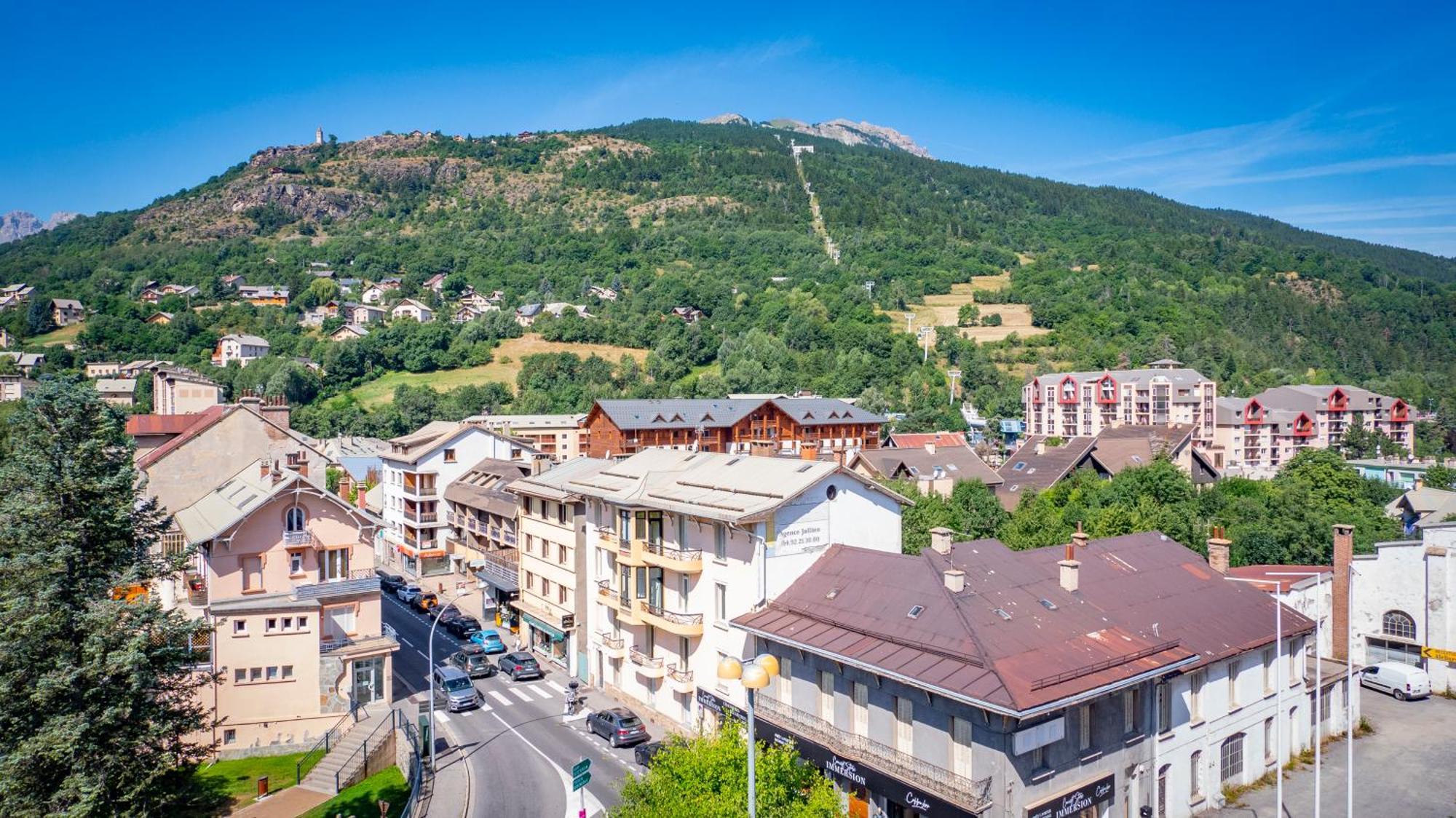 Hotel Mont-Brison Briancon  Exterior photo